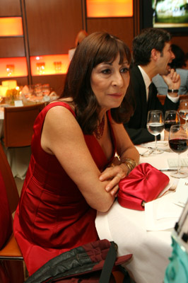 Anjelica Huston at event of The 79th Annual Academy Awards (2007)