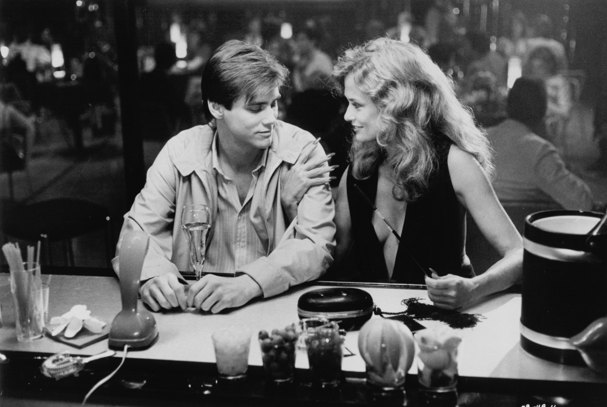 Still of Jim Carrey and Lauren Hutton in Once Bitten (1985)