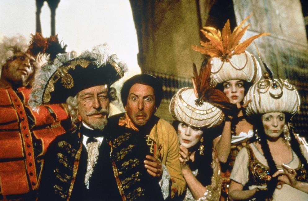 Still of Eric Idle and John Neville in The Adventures of Baron Munchausen (1988)
