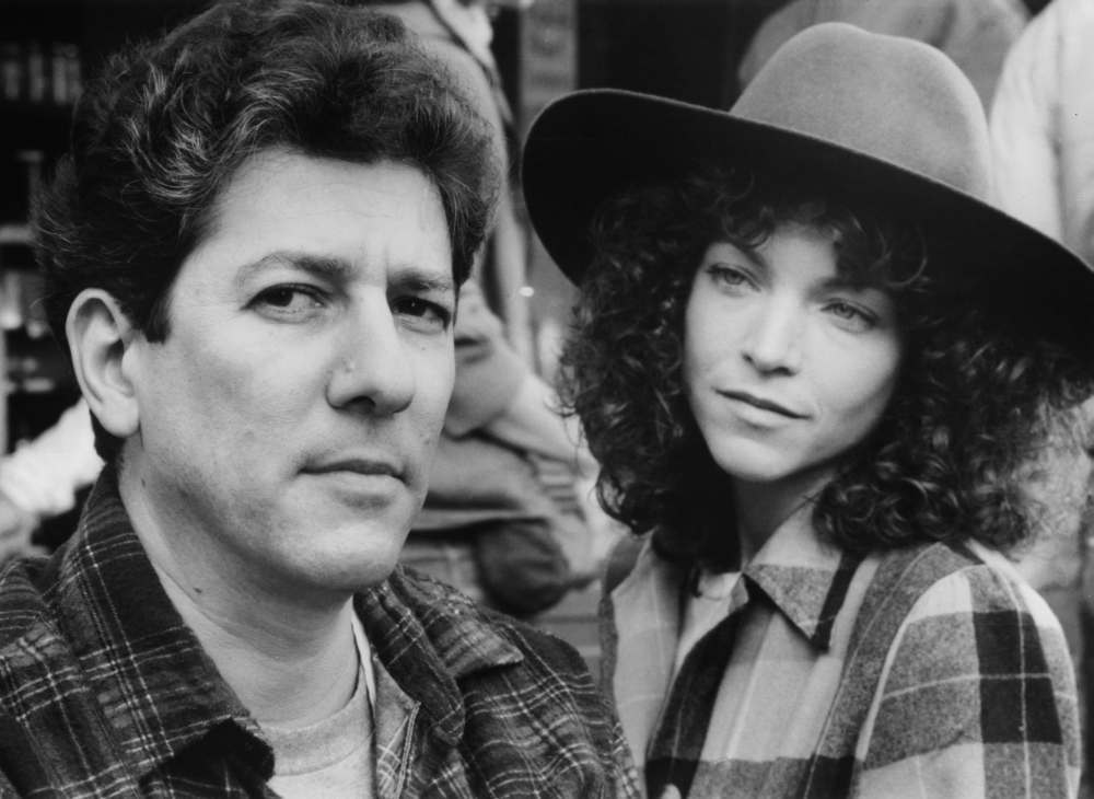 Still of Amy Irving and Peter Riegert in Crossing Delancey (1988)
