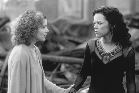 Still of Amy Irving and Emily Bergl in The Rage: Carrie 2 (1999)