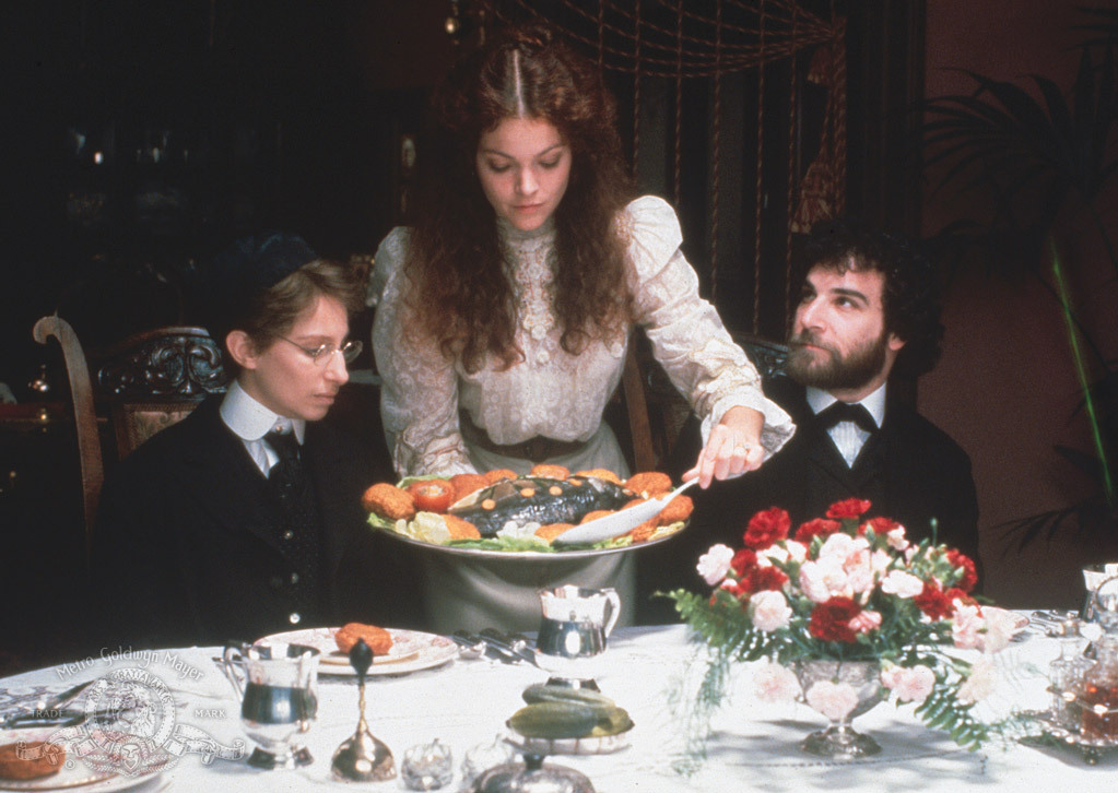Still of Barbra Streisand, Amy Irving and Mandy Patinkin in Yentl (1983)