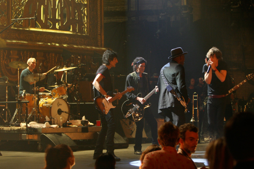 Still of Mick Jagger, Keith Richards, Charlie Watts and Ron Wood in Shine a Light (2008)