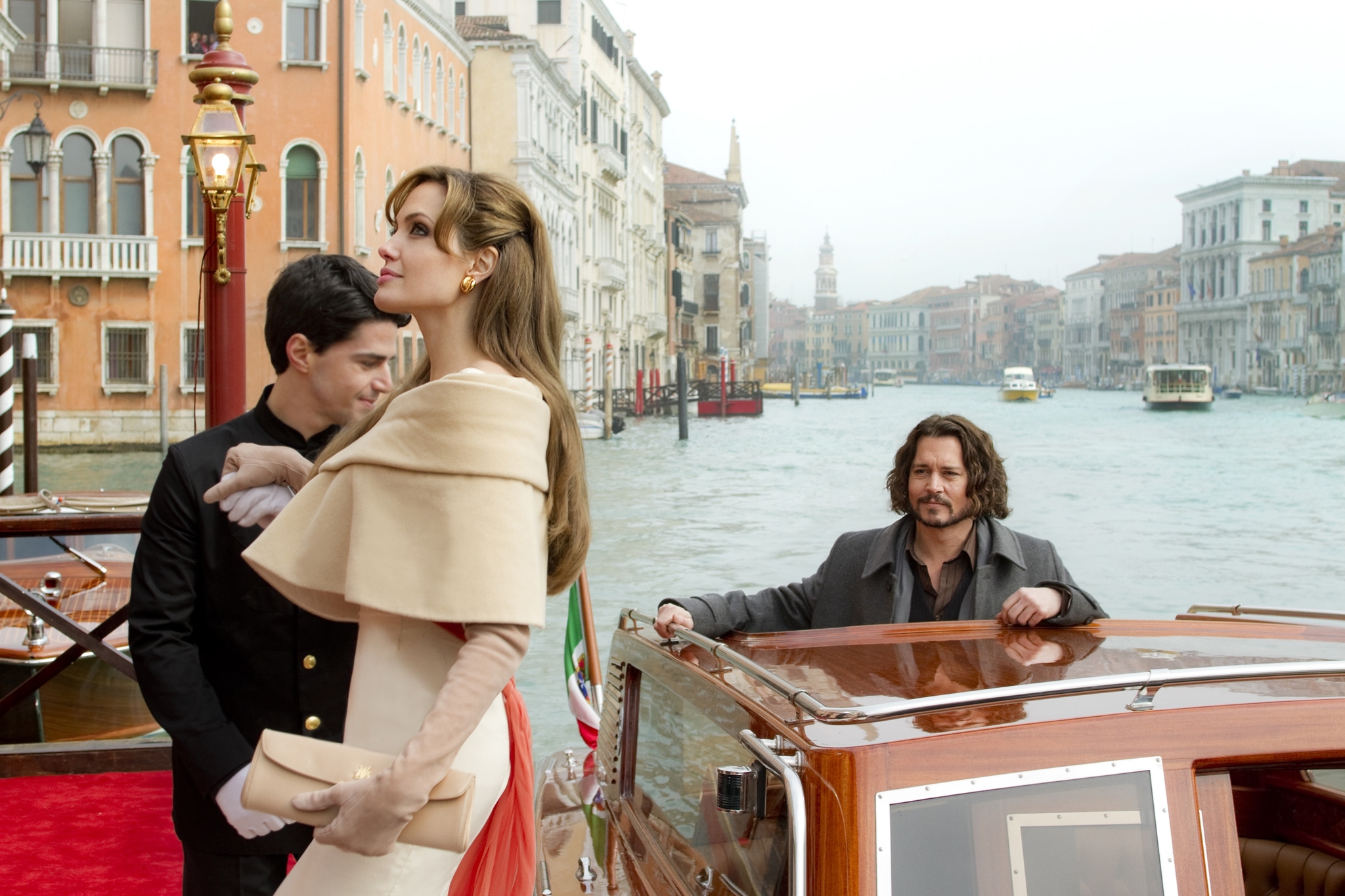Still of Johnny Depp and Angelina Jolie in Turistas (2010)