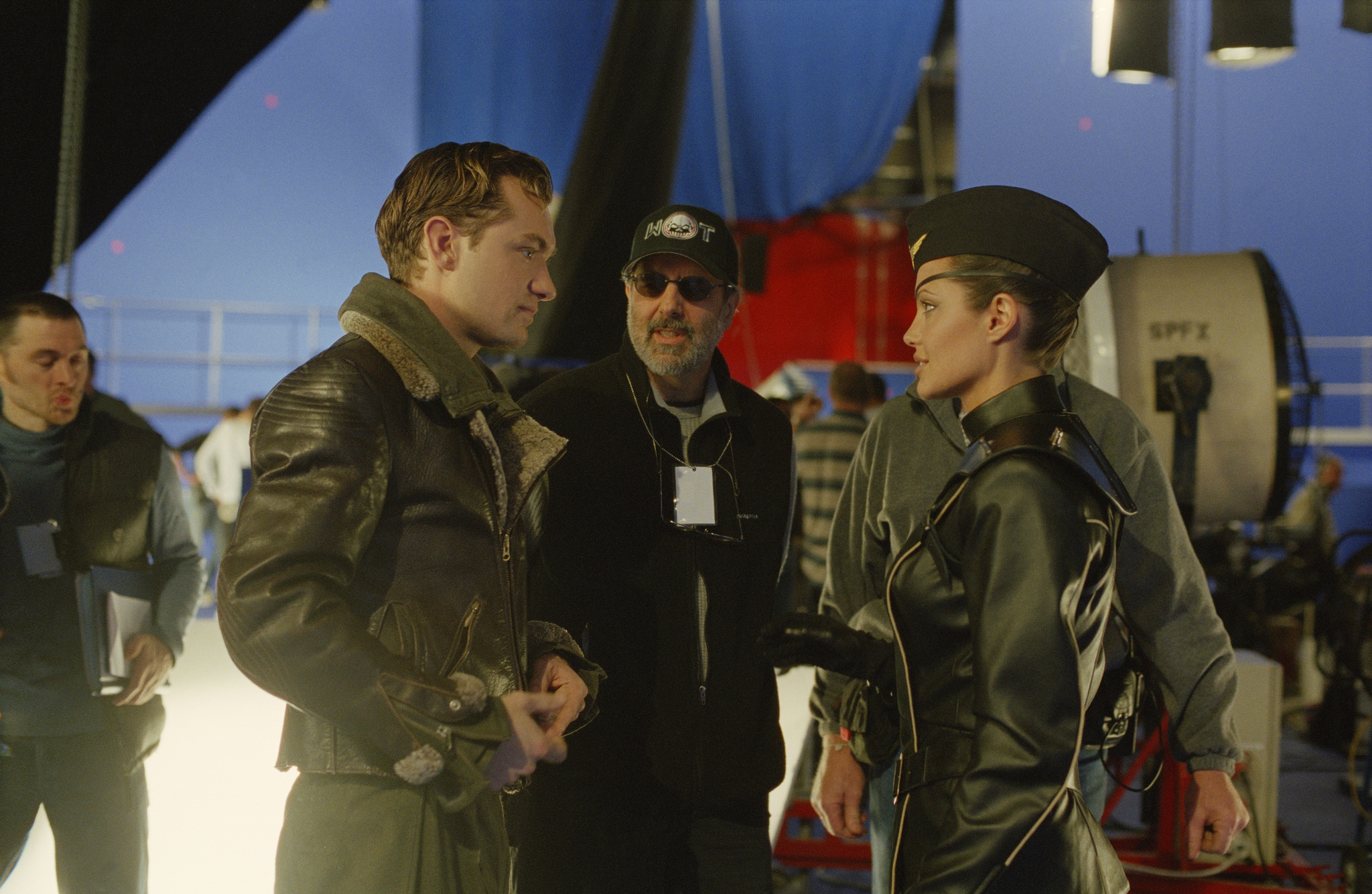 Still of Jude Law, Jon Avnet and Angelina Jolie in Sky Captain and the World of Tomorrow (2004)
