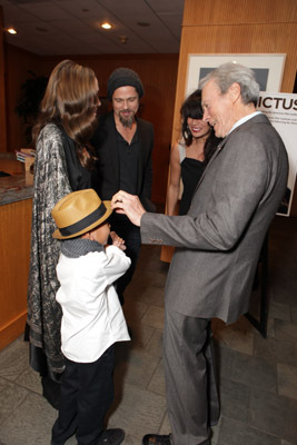 Brad Pitt, Clint Eastwood, Angelina Jolie, Dina Eastwood and Maddox Jolie-Pitt at event of Nenugalimas (2009)