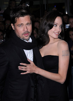 Brad Pitt and Angelina Jolie at event of Laumes vaikas (2008)