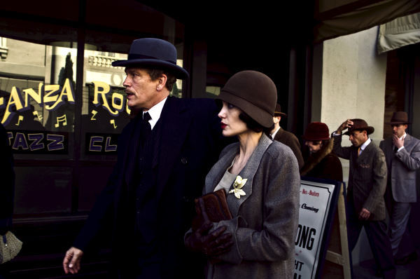 Still of John Malkovich and Angelina Jolie in Laumes vaikas (2008)