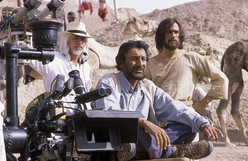 (Left to right) Director of photography Robert Richardson, director Shekhar Kapur and Heath Ledger on the set