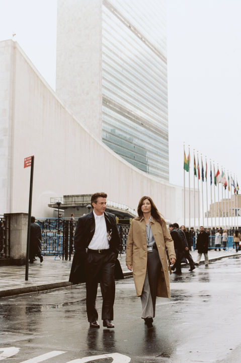 SEAN PENN as federal agent Tobin Keller and CATHERINE KEENER as his partner, agent Dot Woods, in The Interpreter, a suspenseful thriller of international intrigue set inside the political corridors of the United Nations.