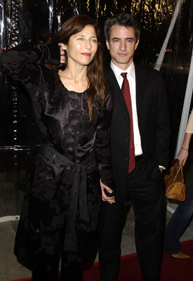 Dermot Mulroney and Catherine Keener at event of About Schmidt (2002)