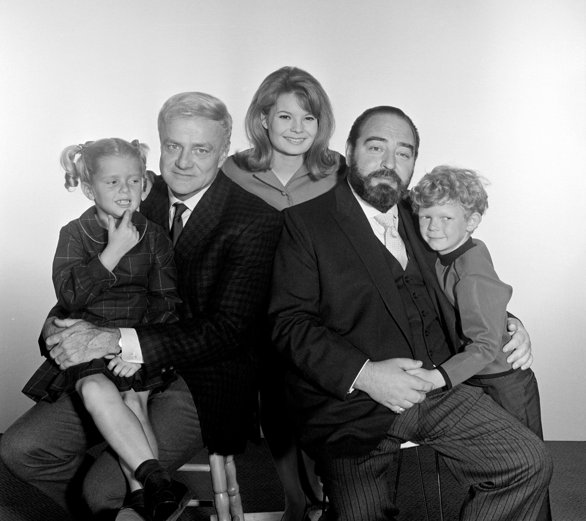 Still of Brian Keith, Sebastian Cabot, Kathy Garver, Anissa Jones and Johnny Whitaker in Family Affair (1966)