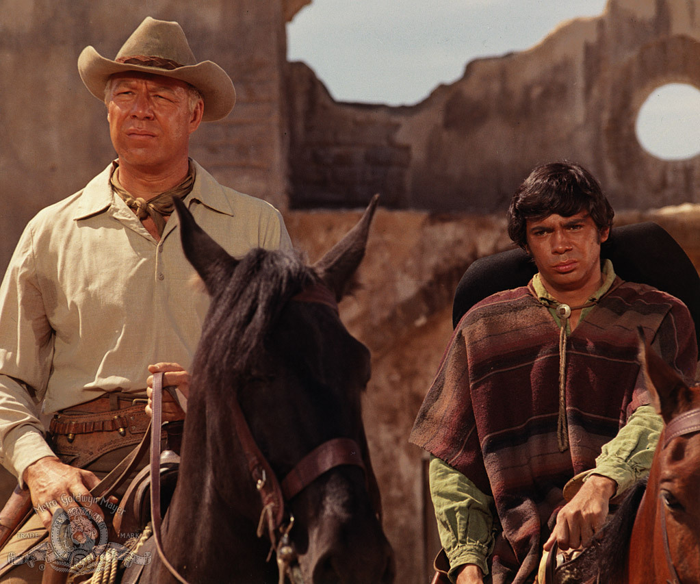Still of George Kennedy and Reni Santoni in Guns of the Magnificent Seven (1969)