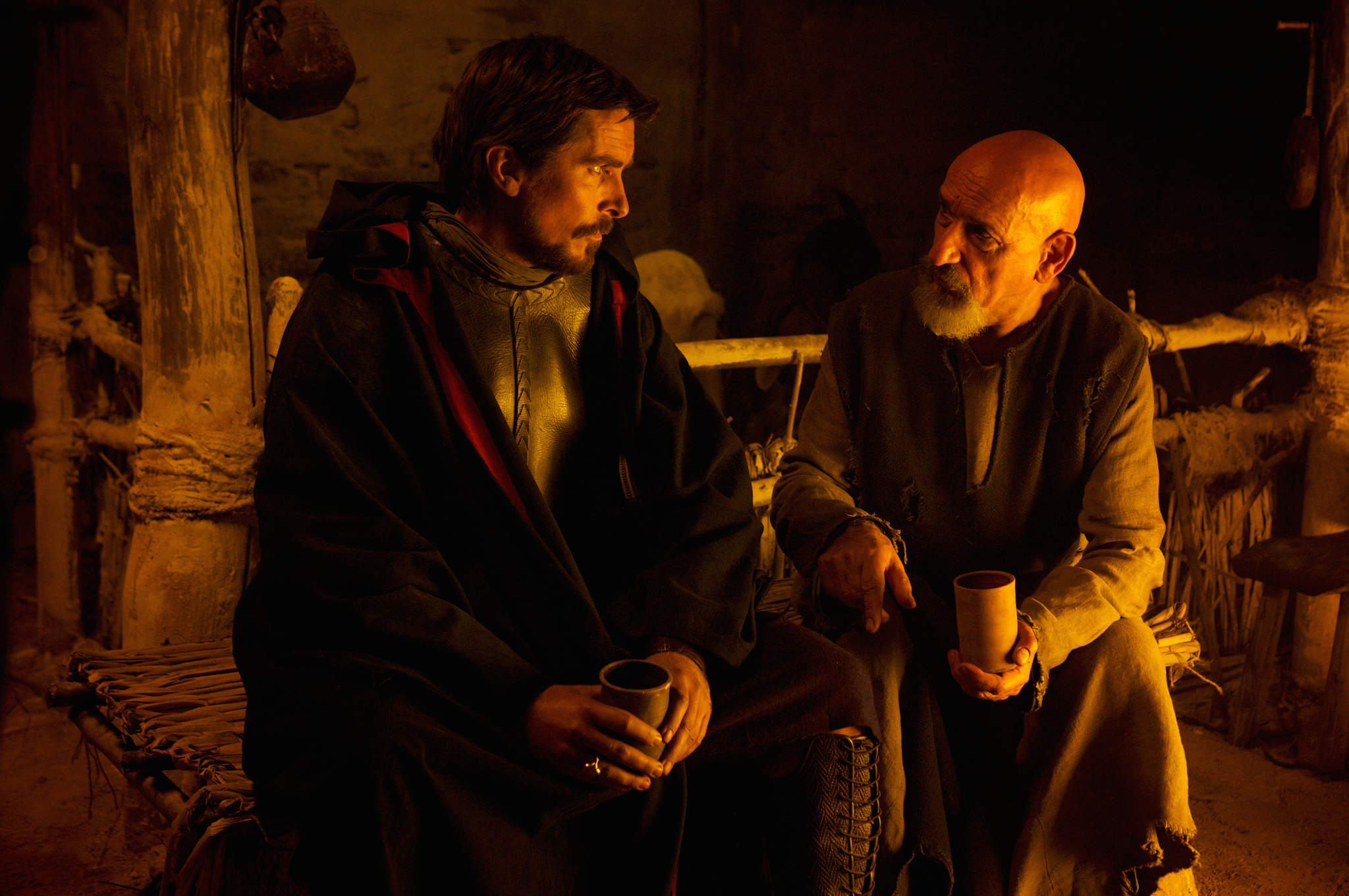 Still of Christian Bale and Ben Kingsley in Egzodas. Dievai ir karaliai (2014)