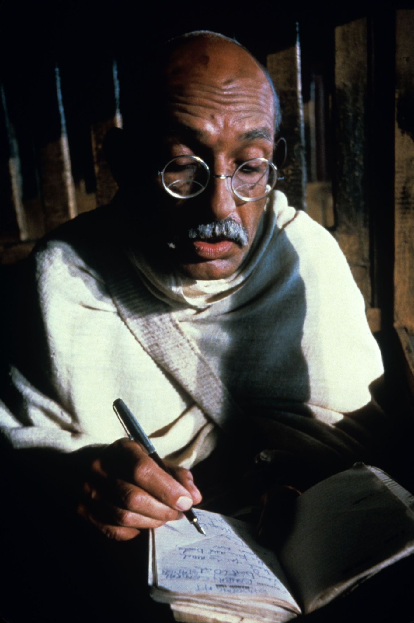 Still of Ben Kingsley in Gandhi (1982)