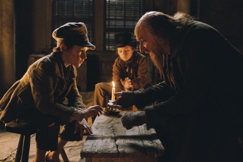 Still of Ben Kingsley and Barney Clark in Oliver Twist (2005)