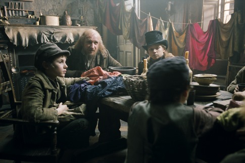 Still of Ben Kingsley, Harry Eden and Barney Clark in Oliver Twist (2005)