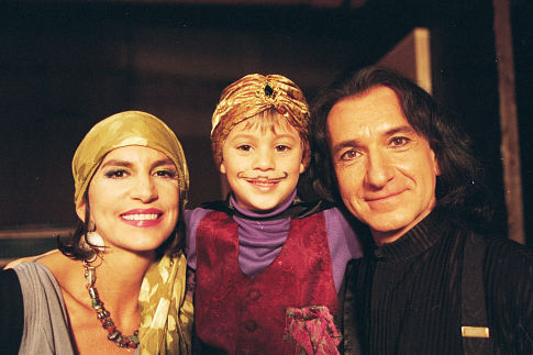 Ben Kingsley, Mercedes Ruehl and Matt Weinberg in Spooky House (2002)
