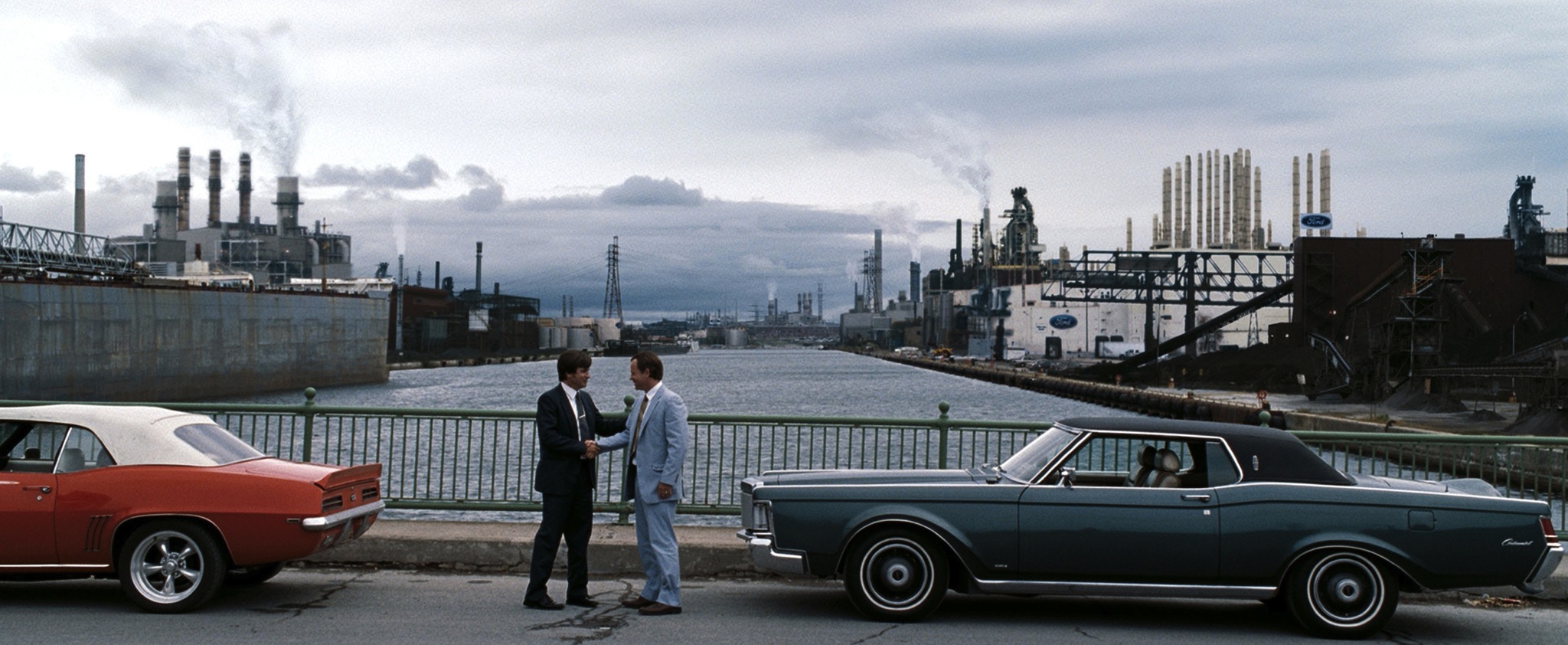 Still of Dermot Mulroney and Greg Kinnear in Flash of Genius (2008)