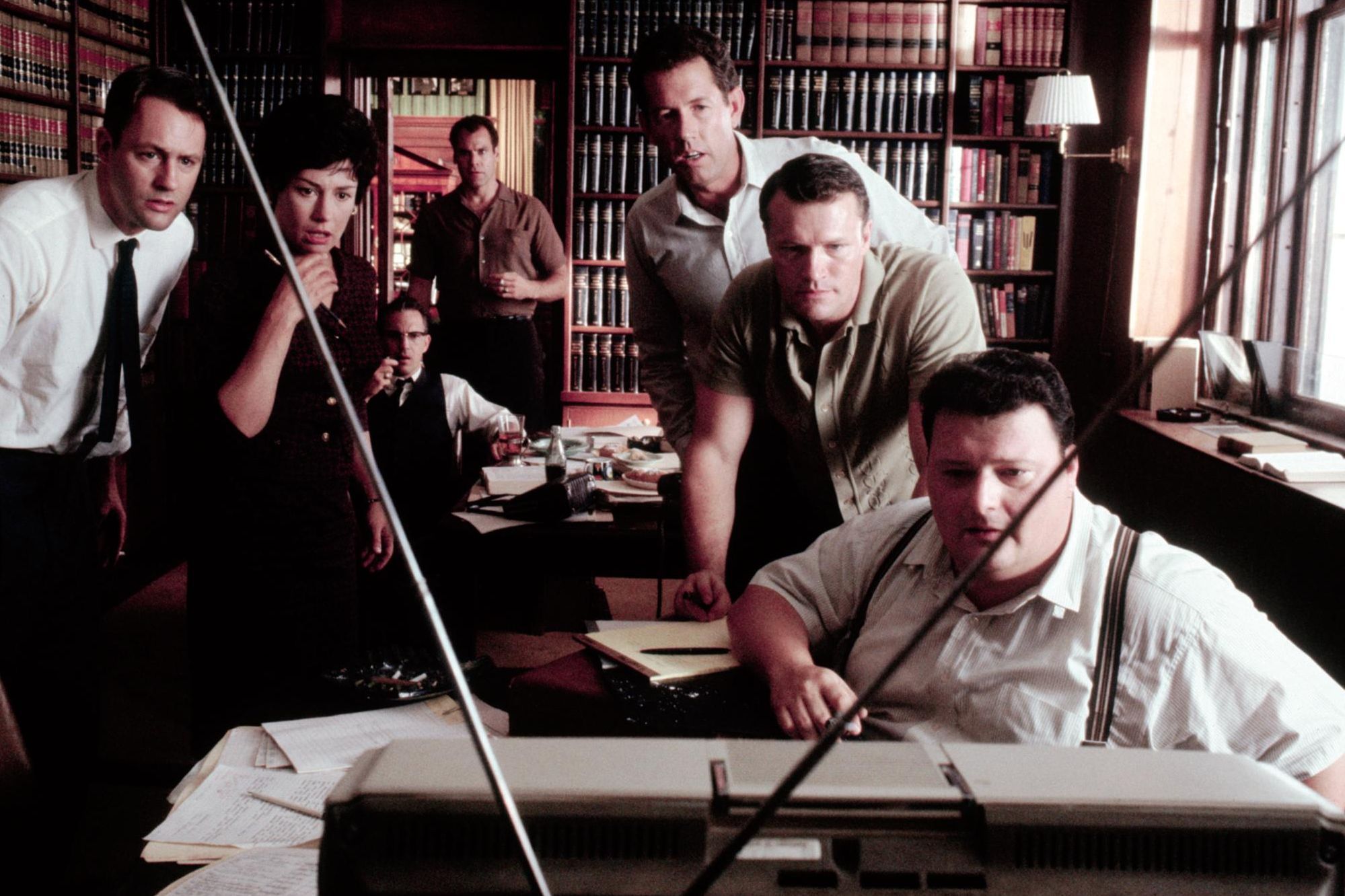 Still of Kevin Costner, Wayne Knight, Laurie Metcalf, Michael Rooker and Jay O. Sanders in JFK (1991)