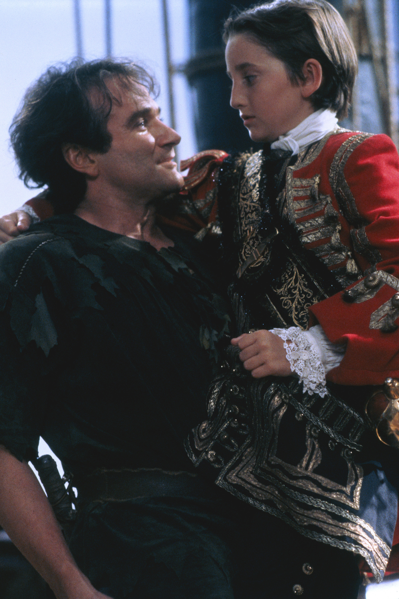Still of Robin Williams and Charlie Korsmo in Hook (1991)