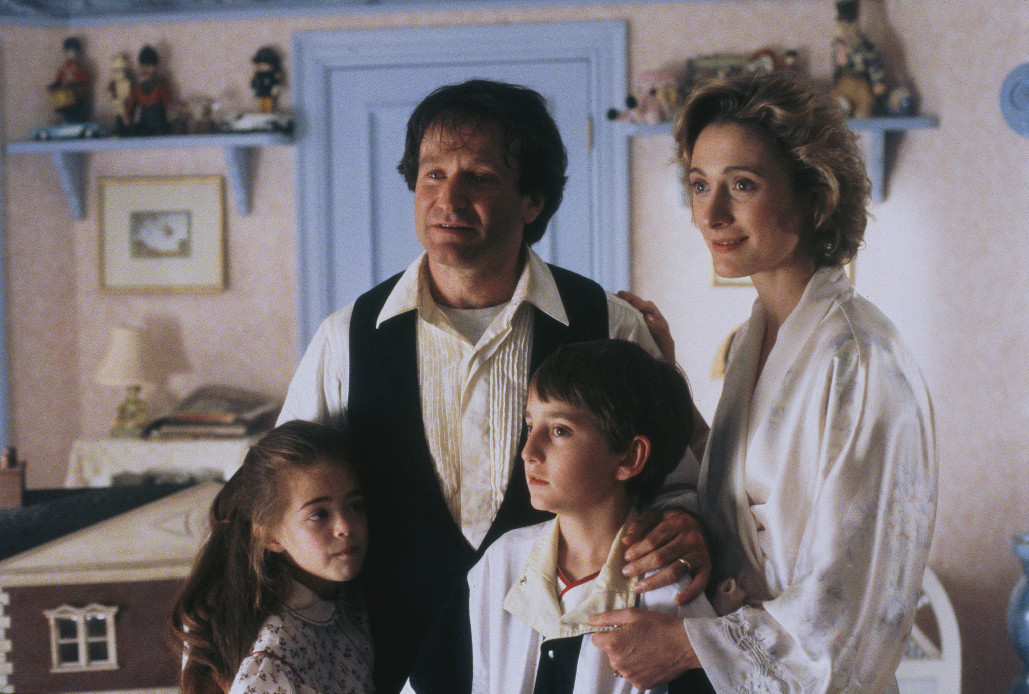 Still of Robin Williams, Charlie Korsmo, Caroline Goodall and Amber Scott in Hook (1991)