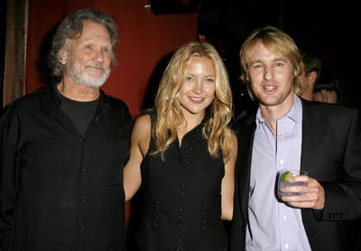 Kris Kristofferson, Kate Hudson and Owen Wilson at event of The Wendell Baker Story (2005)