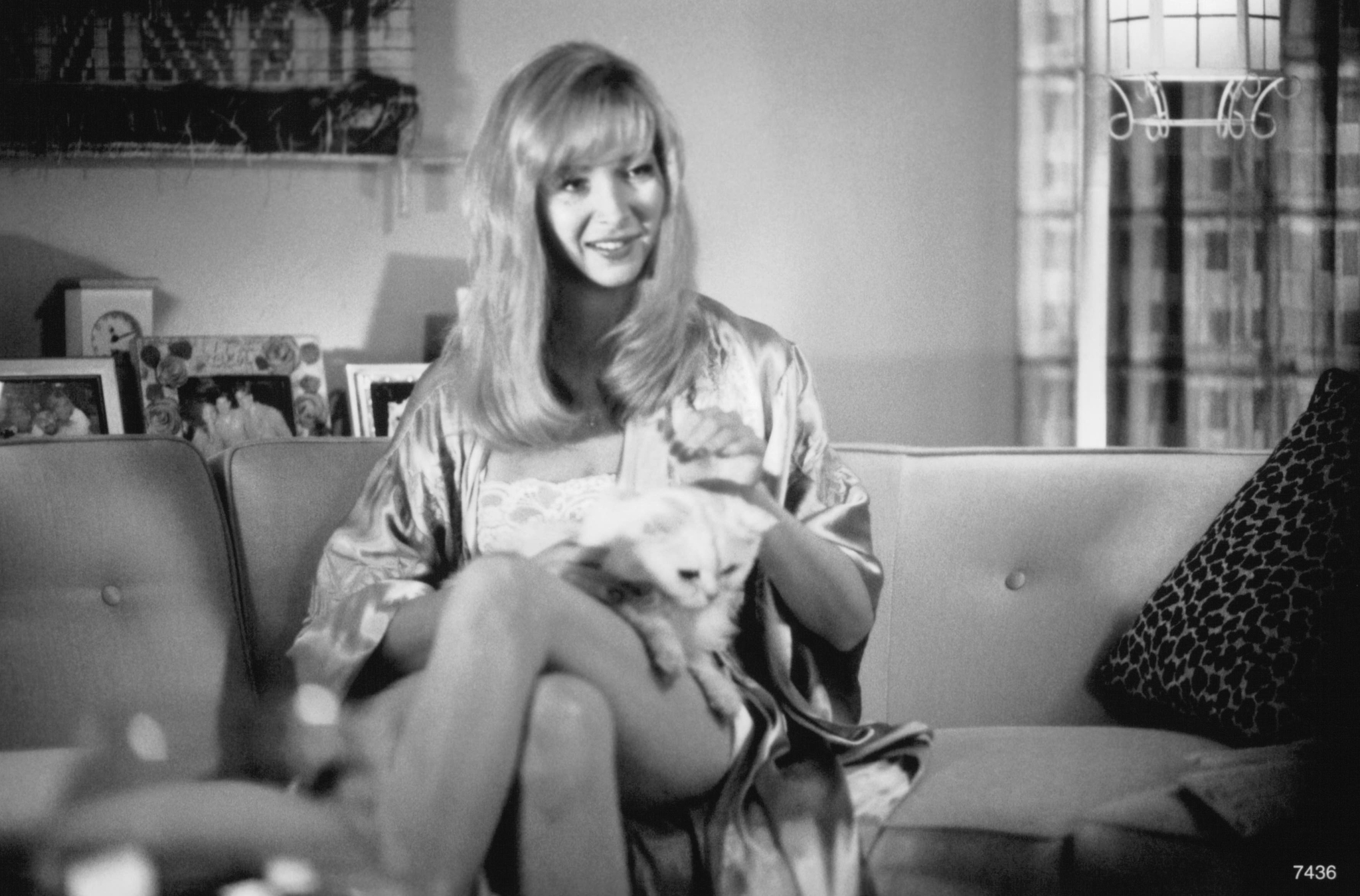 Still of Lisa Kudrow in Lucky Numbers (2000)