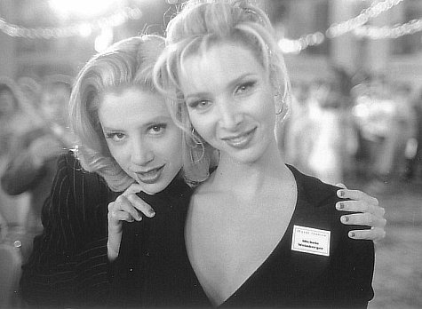 Still of Mira Sorvino and Lisa Kudrow in Romy and Michele's High School Reunion (1997)