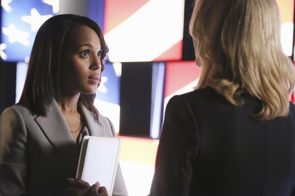 Still of Lisa Kudrow and Kerry Washington in Scandal (2012)