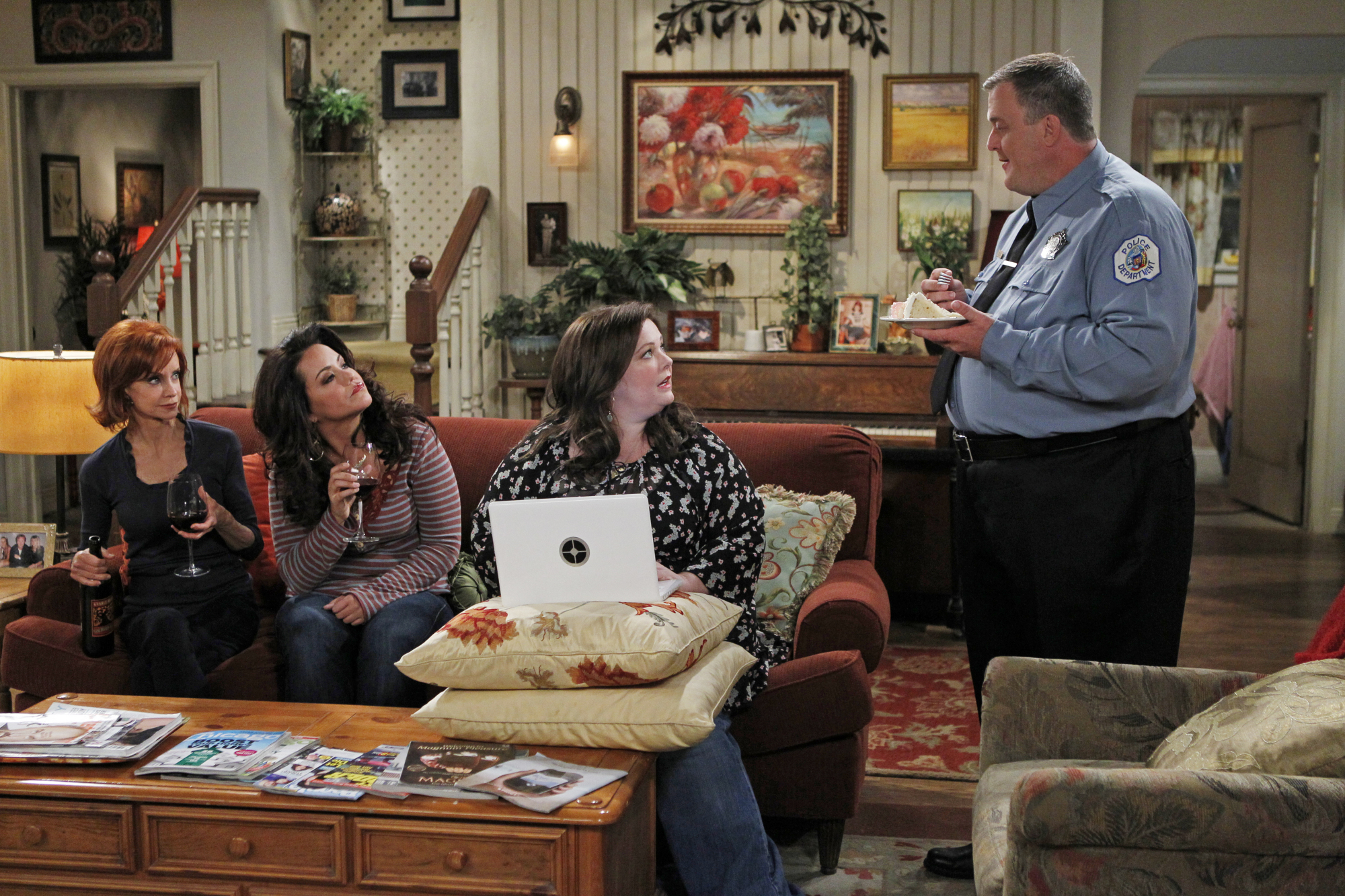 Still of Swoosie Kurtz, Cliff Lipson, Melissa McCarthy, Mike Billy and Katy Mixon in Mike & Molly (2010)