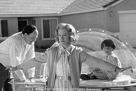 Still of Swoosie Kurtz, John Carroll Lynch and Mitch Holleman in Bubble Boy (2001)