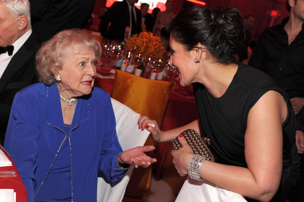 Ricki Lake and Betty White at event of The 82nd Annual Academy Awards (2010)
