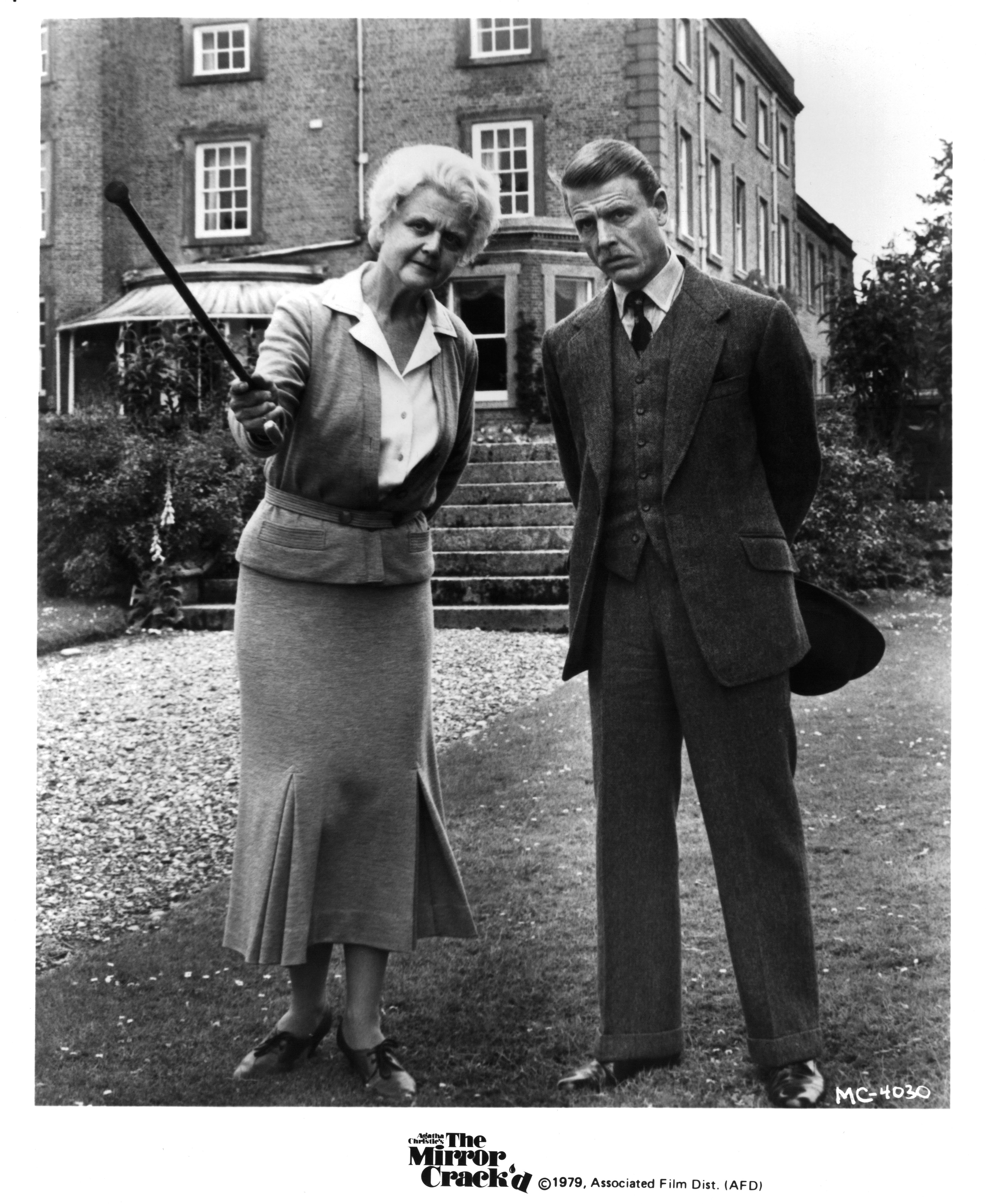 Still of Angela Lansbury and Edward Fox in The Mirror Crack'd (1980)