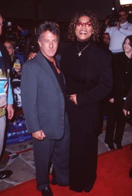 Dustin Hoffman and Queen Latifah at event of Sphere (1998)