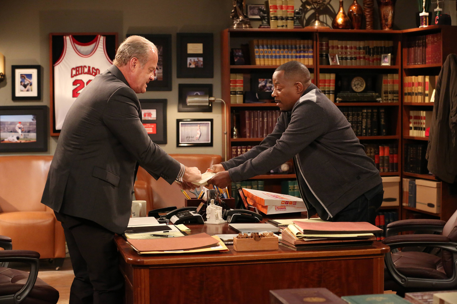 Still of Kelsey Grammer and Martin Lawrence in Partners (2014)
