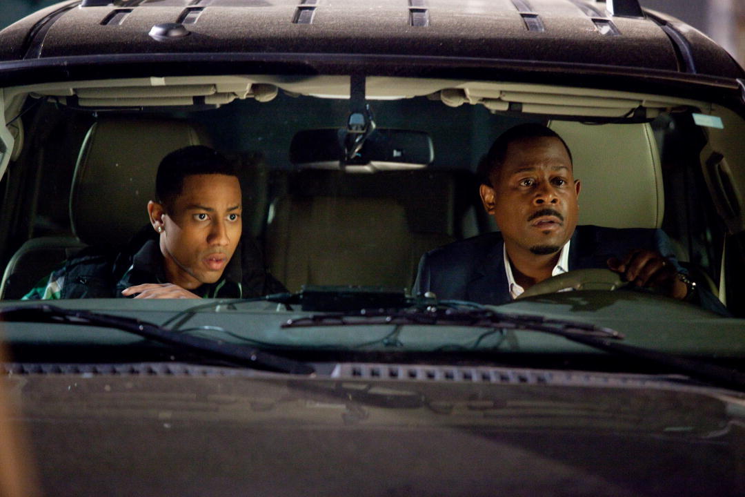 Still of Martin Lawrence and Brandon T. Jackson in Big Mommas: Like Father, Like Son (2011)