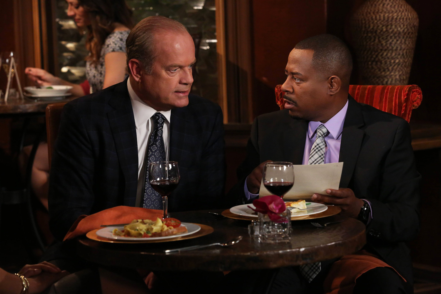 Still of Kelsey Grammer and Martin Lawrence in Partners (2014)