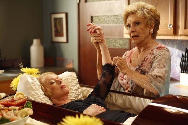 Still of Tippi Hedren, Cloris Leachman and Greg Gayne in Mazyle Houp (2010)