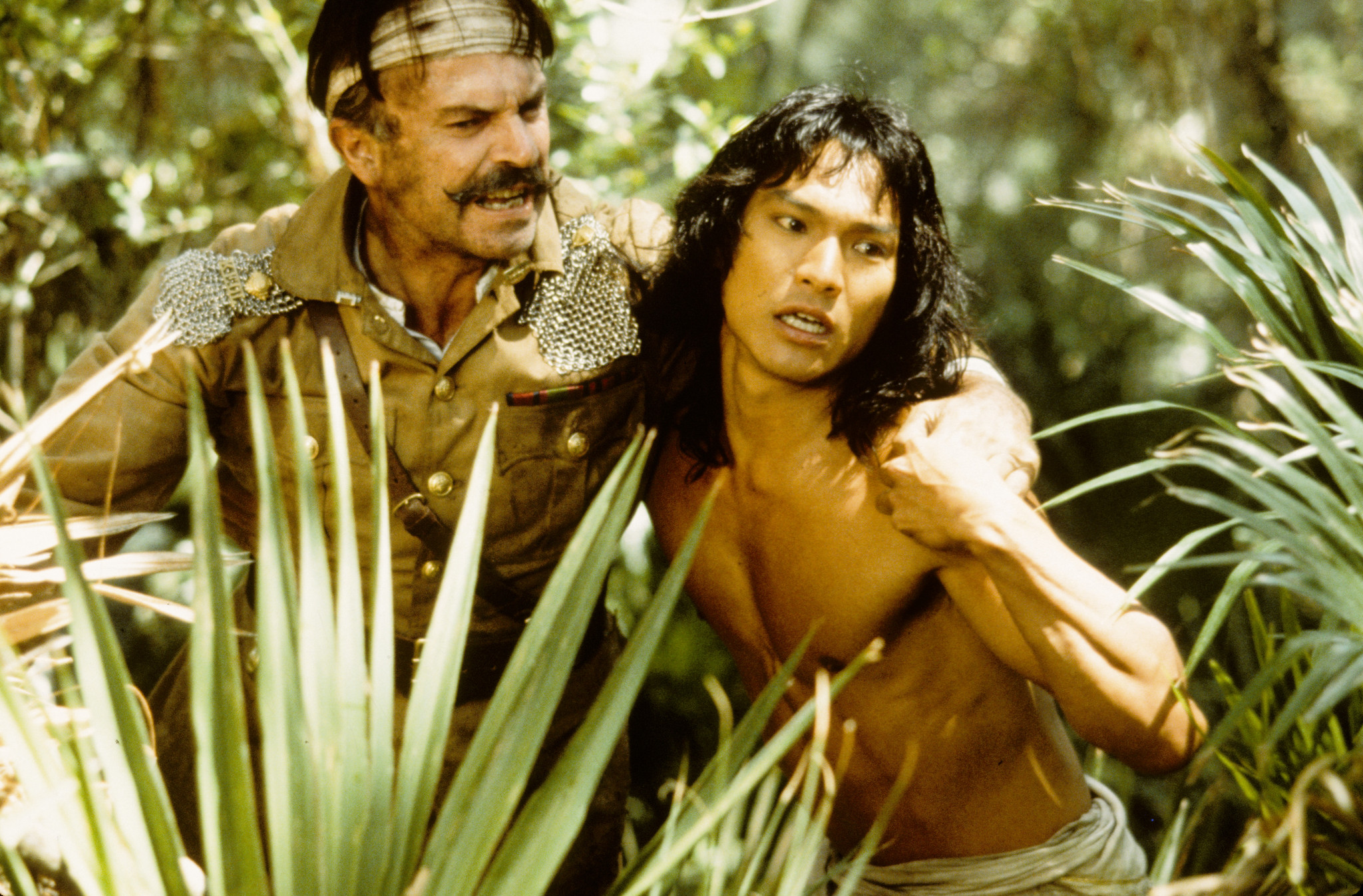 Still of Sam Neill and Jason Scott Lee in The Jungle Book (1994)