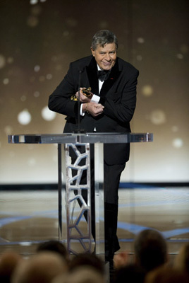 Jerry Lewis accepts the Jean Hersholt Humanitarian Award during the 81st Annual Academy Awards® from the Kodak Theatre in Hollywood, CA Sunday, February 22, 2009 live on the ABC Television Network.