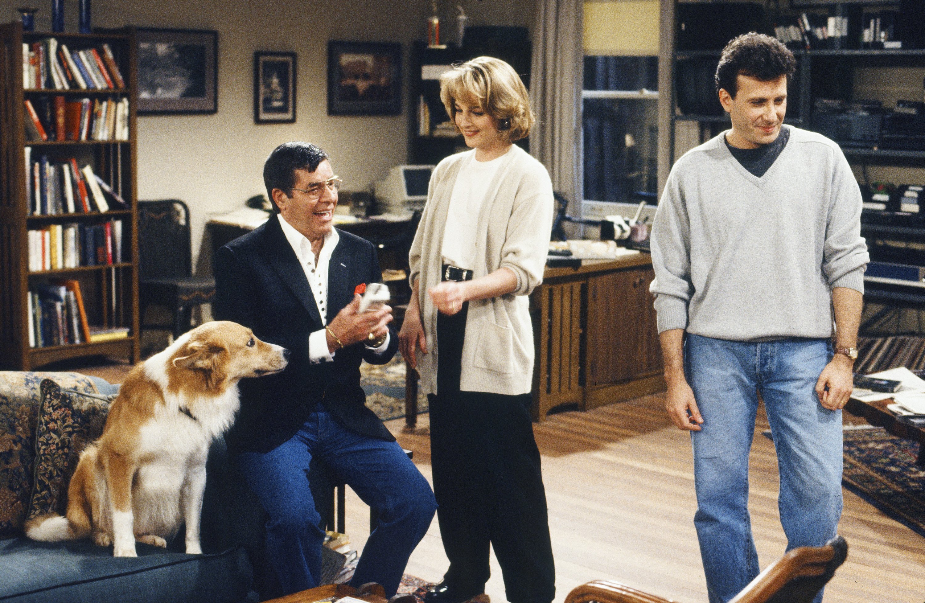 Still of Helen Hunt, Jerry Lewis, Paul Reiser and Maui in Mad About You (1992)