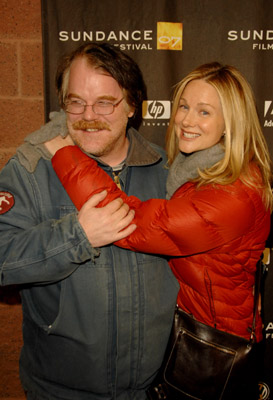 Philip Seymour Hoffman and Laura Linney at event of The Savages (2007)