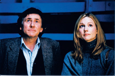 Still of Gabriel Byrne and Laura Linney in P.S. (2004)
