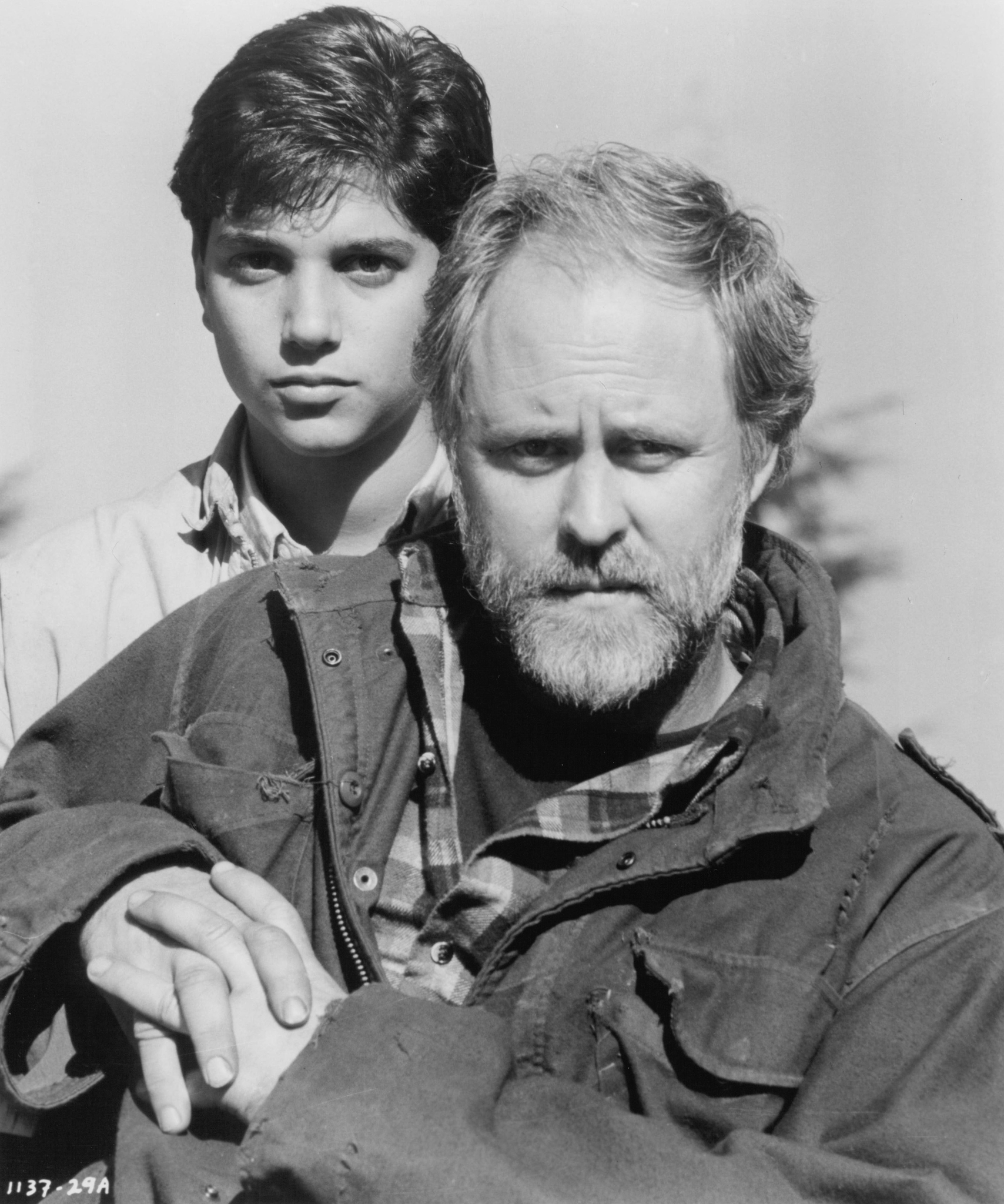 Still of John Lithgow and Ralph Macchio in Distant Thunder (1988)