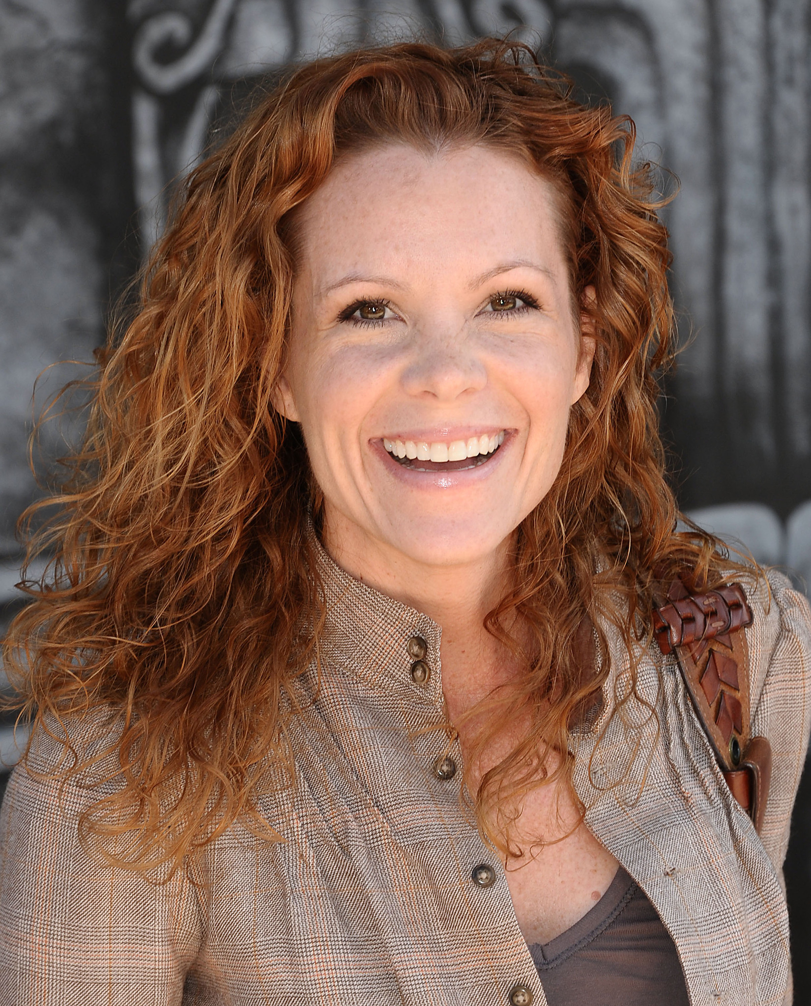 Robyn Lively at event of Batuotas katinas Pukis (2011)