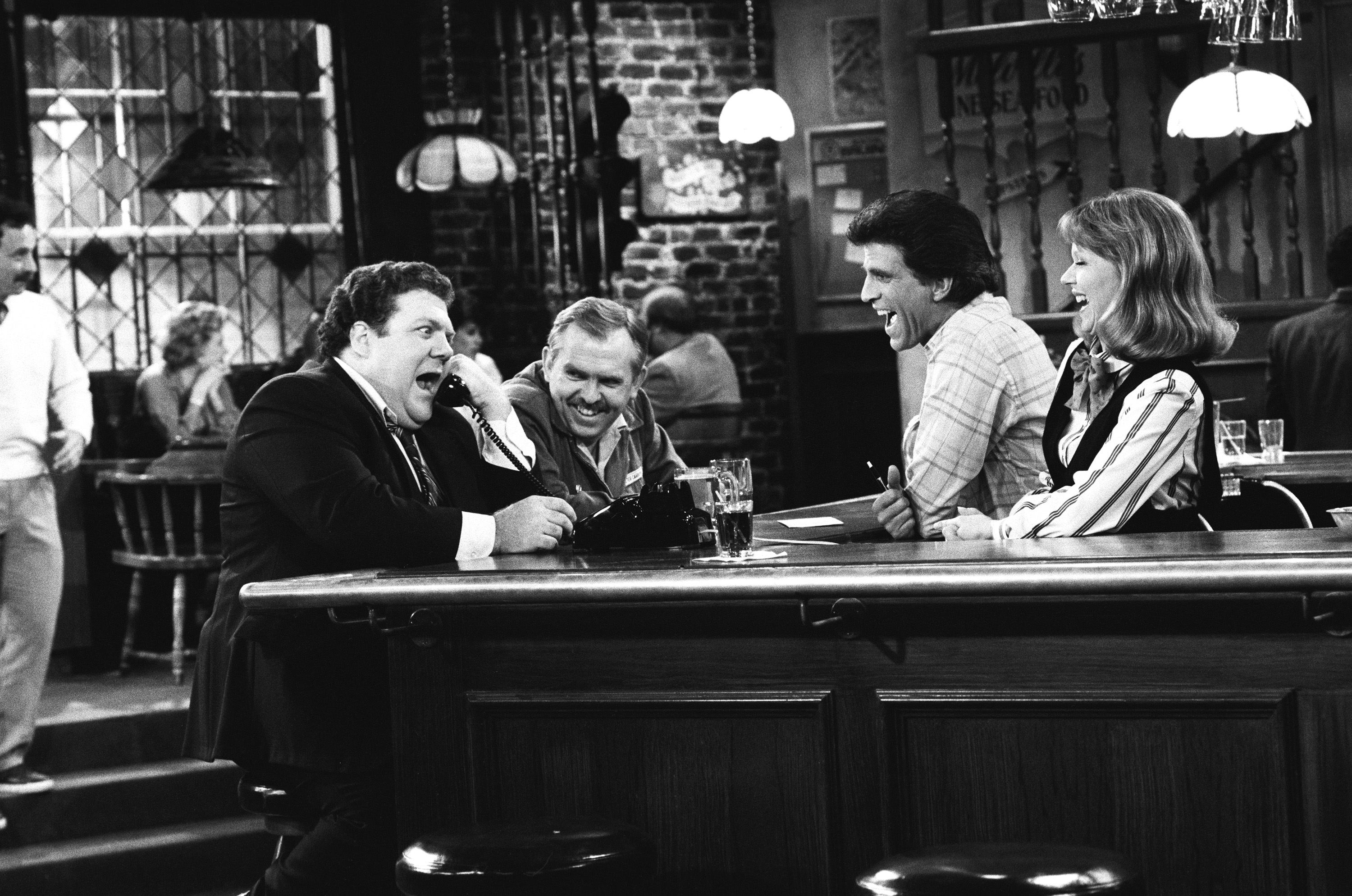 Still of Ted Danson, Shelley Long, John Ratzenberger, George Wendt and Johnny Gilbert in Cheers (1982)