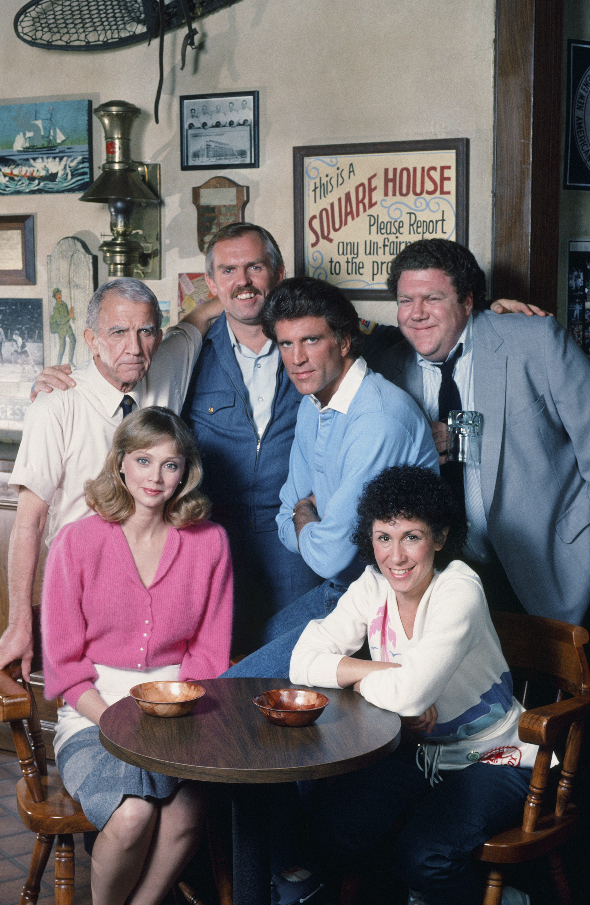 Still of Ted Danson, Shelley Long, John Ratzenberger, George Wendt, Nicholas Colasanto and Johnny Gilbert in Cheers (1982)