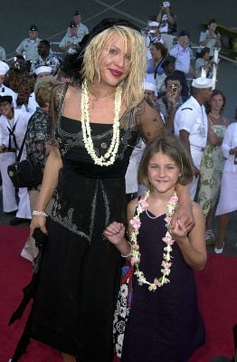 Courtney Love at event of Perl Harboras (2001)
