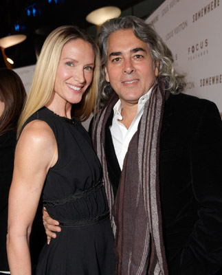Kelly Lynch and Mitch Glazer at event of Somewhere (2010)
